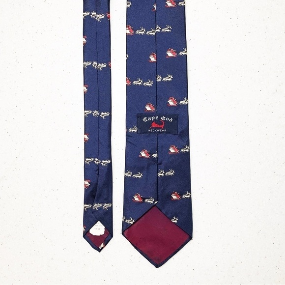 Cape Cod 100% Silk Novelty Print Santa Clause Sled & Reindeer Mens Necktie - Picture 4 of 5
